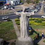 «Más dulce, más humana»: Restaurarán el Cristo Rey de la emblemática rotonda Foto: Restauración del Cristo Rey, escultura de la Rotonda Santo Domingo, Managua / TN8