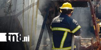 Foto: Incendio en carrocería frente al estadio de Chinandega / TN8