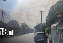 Voraz incendio en La Chureca moviliza a bomberos y pipas municipales Foto: Incendio en La Chureca, nuevamente / TN8