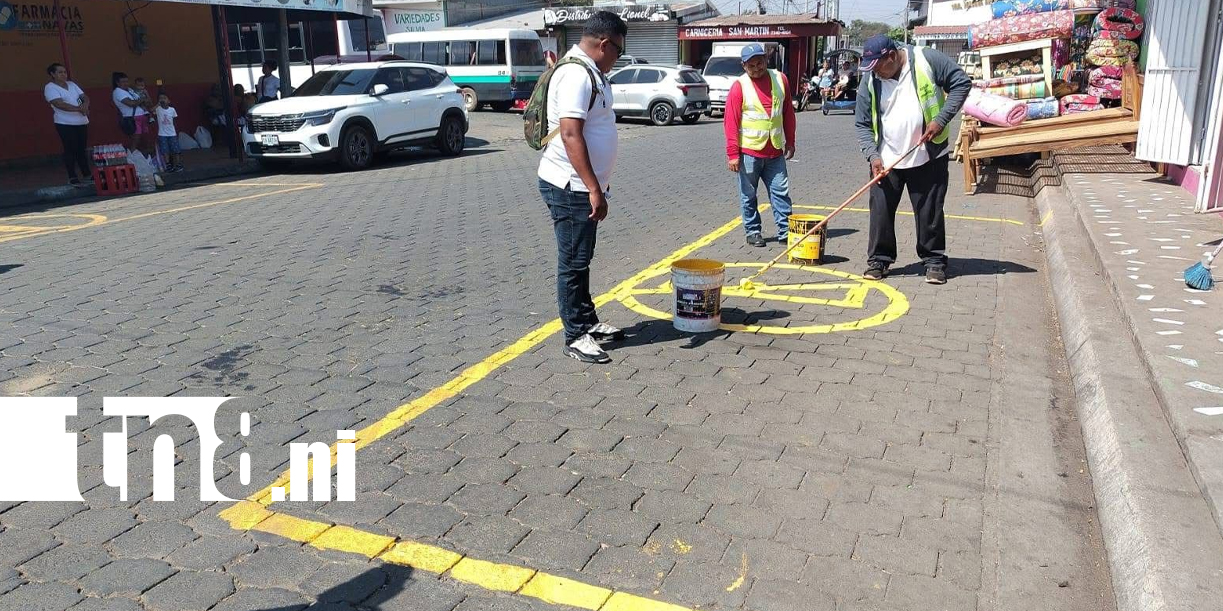Foto: Grúas retiran vehículos mal estacionados en Chinandega /TN8