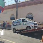 Foto: Grúas retiran vehículos mal estacionados en Chinandega /TN8