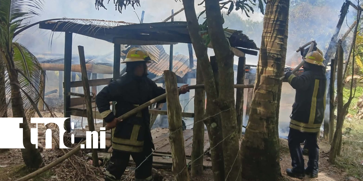 Foto: Voraz incendio consume vivienda en Alamikamba /TN8