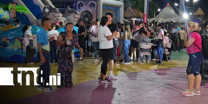 Foto: Puerto Salvador Allende cierra el verano con música y ambiente familiar/TN8