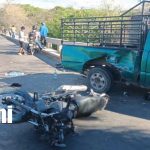 Foto: Violento impacto entre moto y camioneta en Estelí/TN8