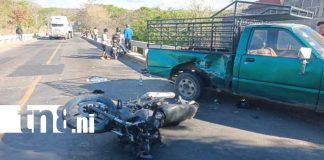 Foto: Violento impacto entre moto y camioneta en Estelí/TN8