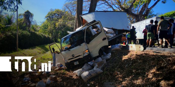Foto: Accidente en Rivas deja dos heridos y pérdidas/TN8 Foto: Accidente en Rivas deja dos heridos y pérdidas/TN8