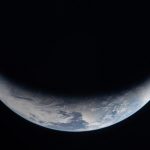 Artemis II de la NASA capta una IMAGEN casi irreal de la Tierra en el espacio Foto: NASA y Artemis II /cortesía