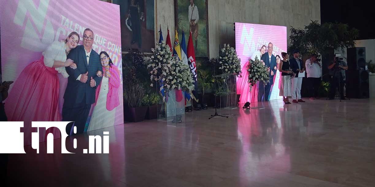 Foto: Nicaragua rinde homenaje póstumo a Fernando Fuentes, refererente de la moda / Cortesía