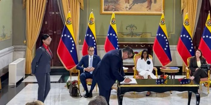 Foto: Venezuela y Chevron firman acuerdo energético/Cortesía
