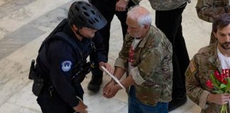 Foto: Veteranos arrestados por protesta contra guerra en Irán/ Cortesía