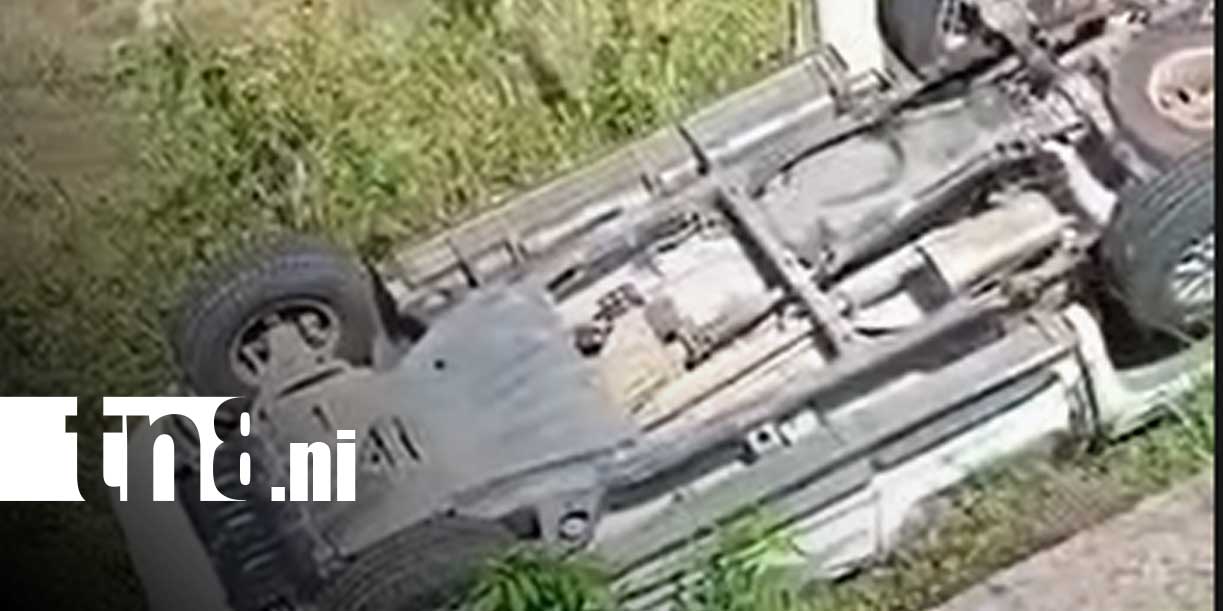 Foto: Vuelco en Las Pavas deja camioneta volcada en Chontales/TN8