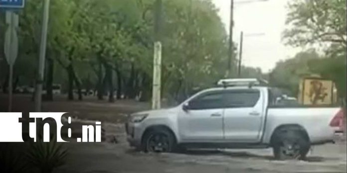 1 Choque en Carretera Norte evidencia riesgos de conducir bajo lluvia
