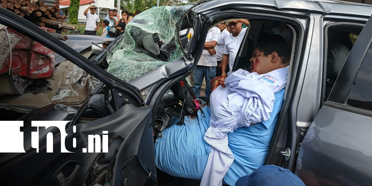 Foto: Colisión entre vehículo liviano y cabezal deja un lesionado grave en Telica/TN8
