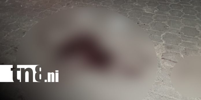 1 Foto: Entre la vida y la muerte: Motociclista grave por irresponsabilidad de un peatón en Rivas/TN8