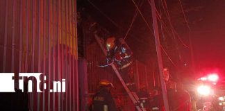 Foto: Incendio en bodega abandonada alarma a vecinos en Managua/TN8