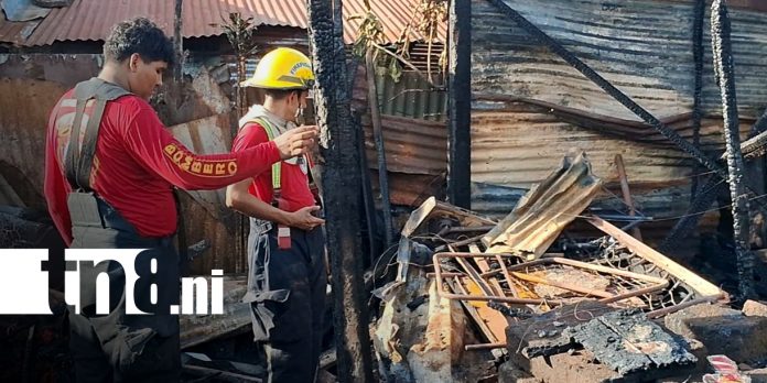 1 Foto: Voraz incendio consume vivienda en el barrio La Competencia de Jinotepe, Carazo/TN8