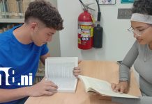 Foto: Día del Libro: el hábito de lectura resiste entre papel y era digital /TN8