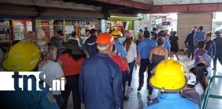 Foto: Bomberos inspeccionan Roberto Huembes/ TN8