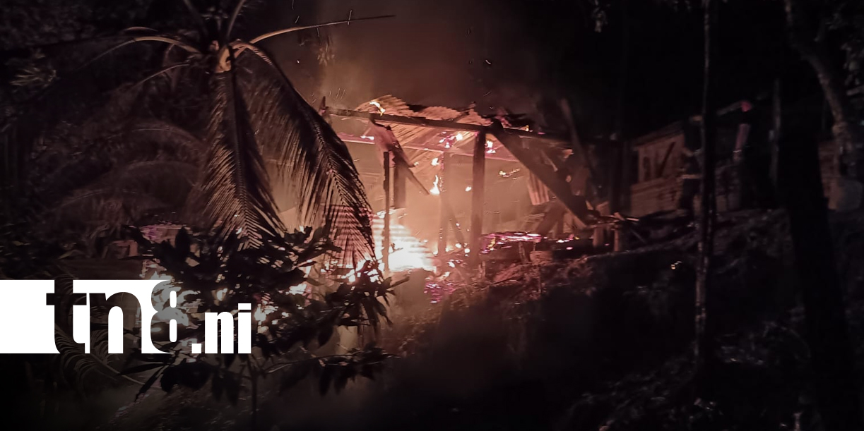 Foto: Incendio arrasa vivienda en Barrio San Pedro/TN8