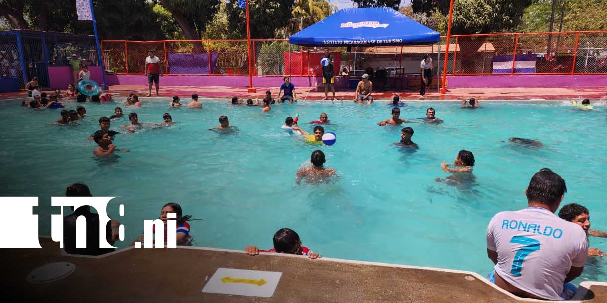 Foto: Piscinas de Xilonem llenas de familias en Semana Santa/TN8