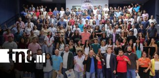 Foto: Estudiantes y periodistas de RT en Español /TN8