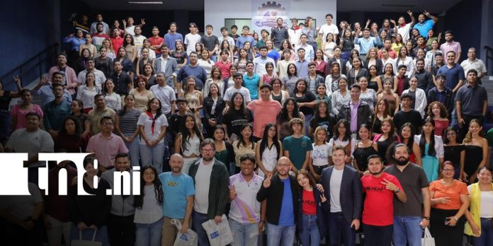 Foto: Estudiantes y periodistas de RT en Español /TN8 Foto: Estudiantes y periodistas de RT en Español /TN8
