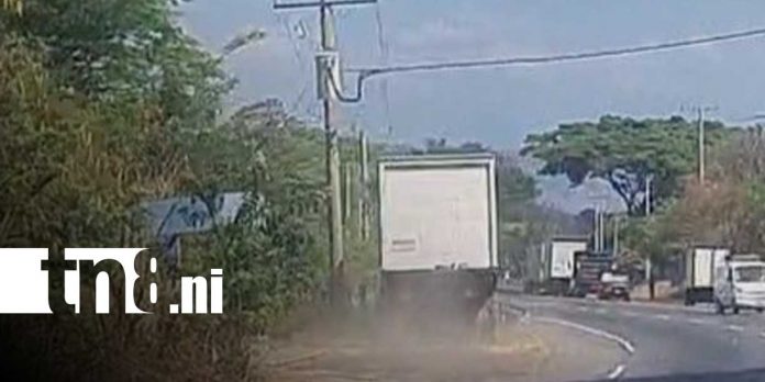 Foto: Camión sin frenos cae a un abismo en Carretera Sur/TN8 Foto: Camión sin frenos cae a un abismo en Carretera Sur/TN8