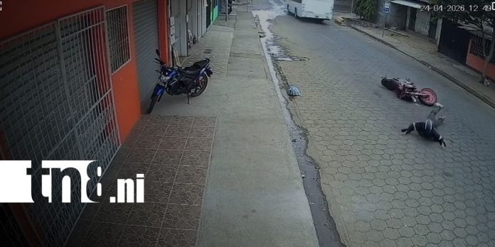 2 Foto: Fuerte caída de motociclista en Ciudad Sandino/ tn8