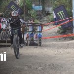 Competencia Nacional de Descenso llena de adrenalina el cerro La Guanábana en Estelí FOTO: Adrenalina extrema en el cerro La Guanábana de Estelí/ TN8