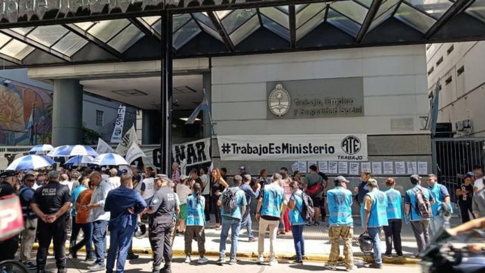 Foto: Crisis laboral en Argentina por despidos/Cortesía