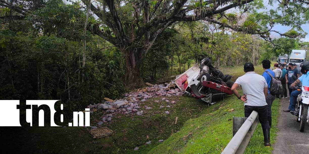 Foto: Volcadura de camión en Mulukukú deja cuantiosos daños materiales/TN8