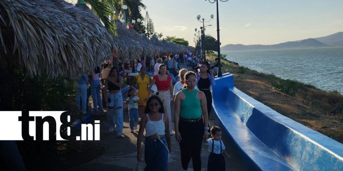 2 Foto: Turistas nacionales y extranjeros se llevan grata experiencia del puerto Salvador Allende/TN8