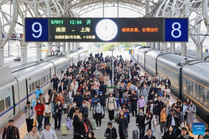 Foto: Festival Qingming aumenta cantidad de viajes de tren en China