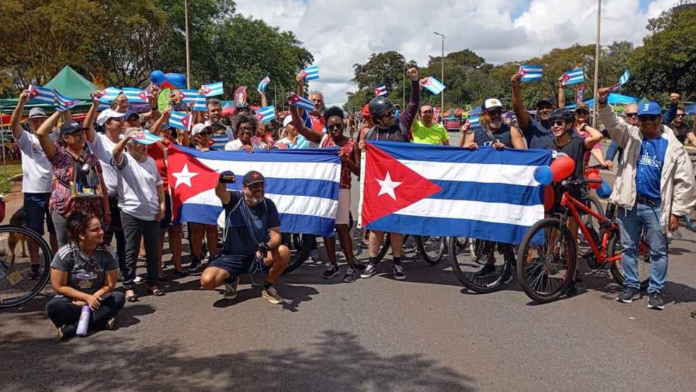 Foto: Activistas apoyan a Cuba en movilización/Cortesía