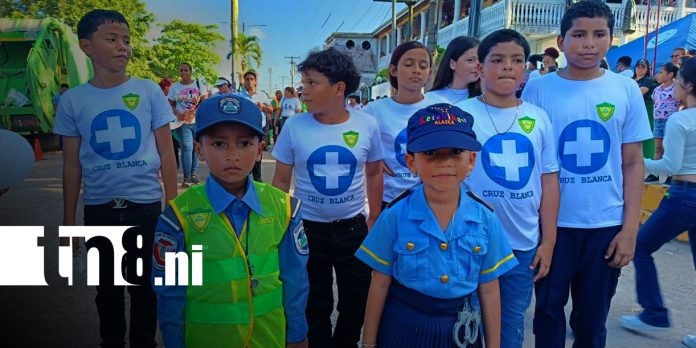 Foto: Bluefields se desborda de alegría: carnaval celebra educación con identidad, cultura y paz/TN8