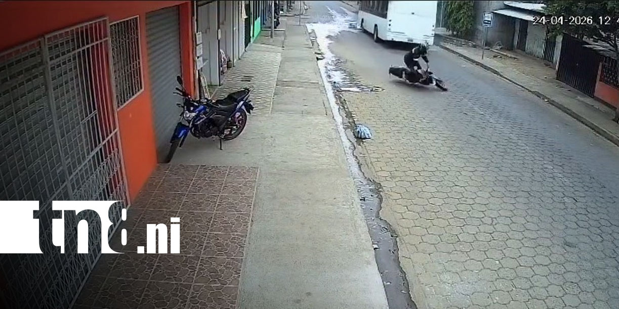 Foto: Fuerte caída de motociclista en Ciudad Sandino/ tn8