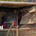 Vehículo sin control se impacta contra vivienda en La Hoyada Managua Foto: Caponera sin frenos se estrella contra vivienda en Managua/TN8