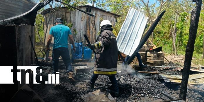 3 Foto: Incendio destruye casa en comunidad Los Limones/ TN8