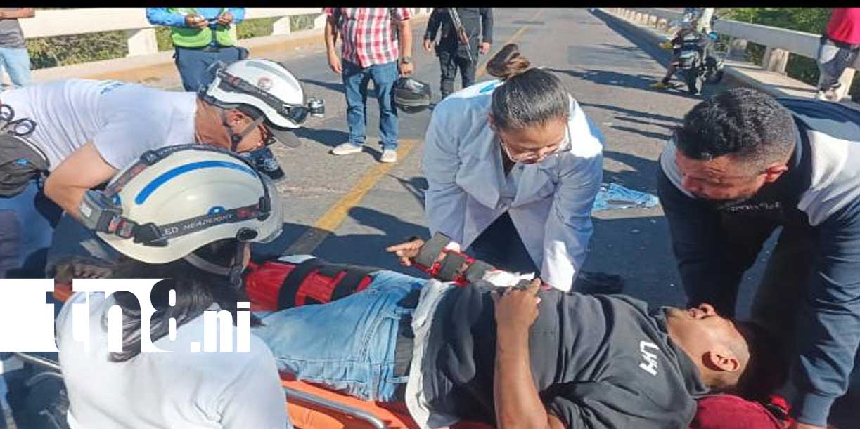 Foto: Violento impacto entre moto y camioneta en Estelí/TN8