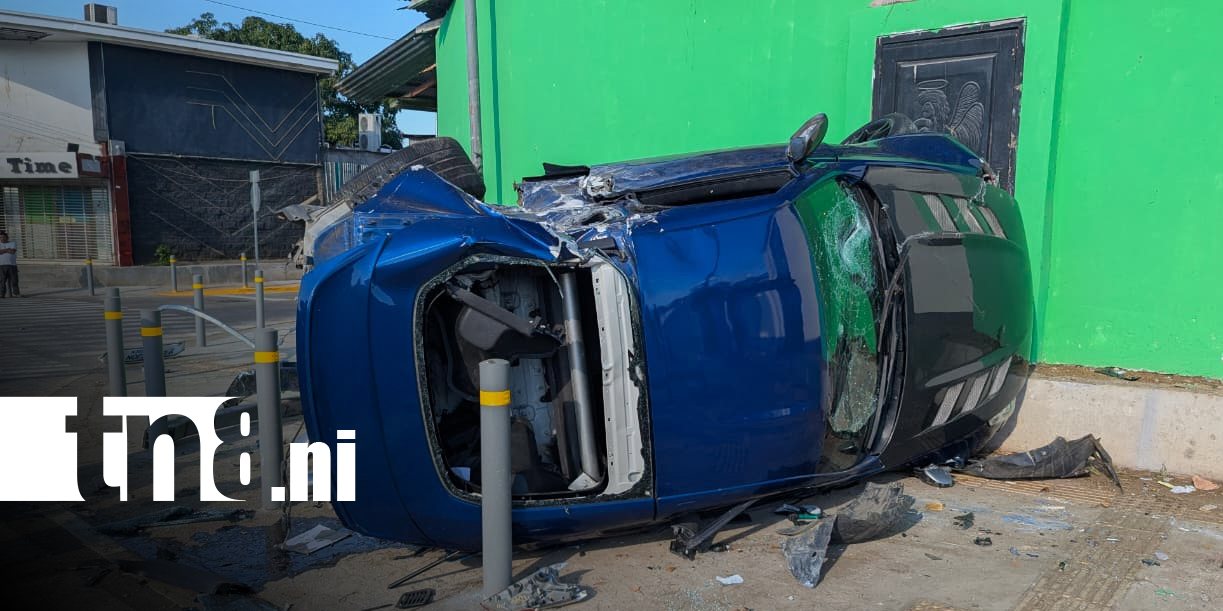 Foto: Conductor sobrevive a accidente de tránsito tras fuerte vuelco/TN8