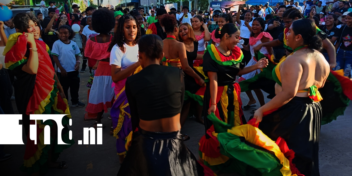 Foto: Bluefields se desborda de alegría: carnaval celebra educación con identidad, cultura y paz/TN8