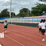 Talento en acción: estudiantes destacan en feria de atletismo “Deporte en victorias” Foto: Jóvenes participan del festival de atletismo "Deporte en victorias" /TN8