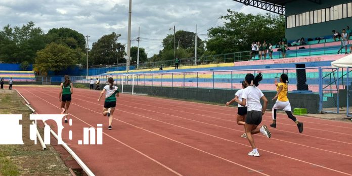 Foto: Jóvenes participan del festival de atletismo