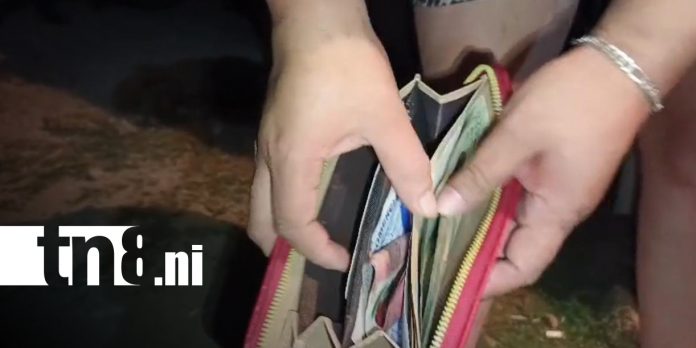 Foto: Familia frustra robo y salva dinero para viaje a Poneloya/ TN8