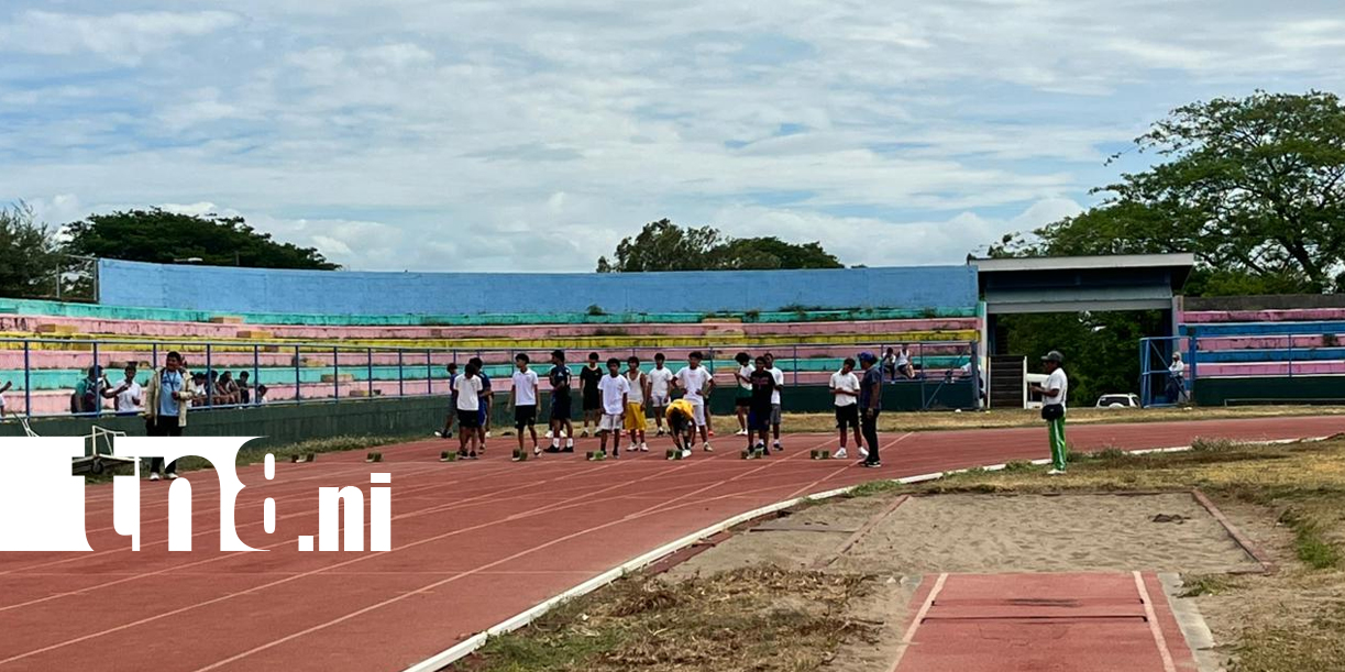 Foto: Jóvenes participan del festival de atletismo "Deporte en victorias" /TN8