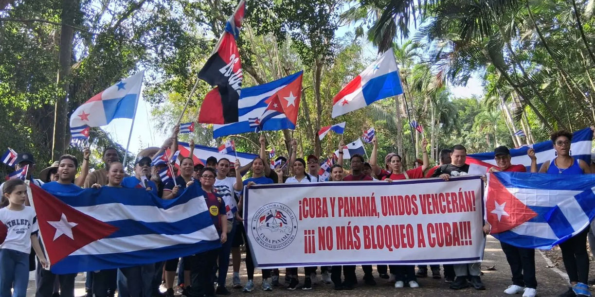 Foto: Cubanos en Panamá alzan la voz contra el bloqueo a Cuba/Cortesía