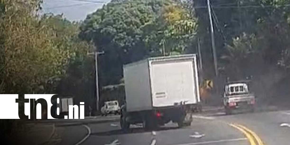 Foto: Camión sin frenos cae a un abismo en Carretera Sur/TN8