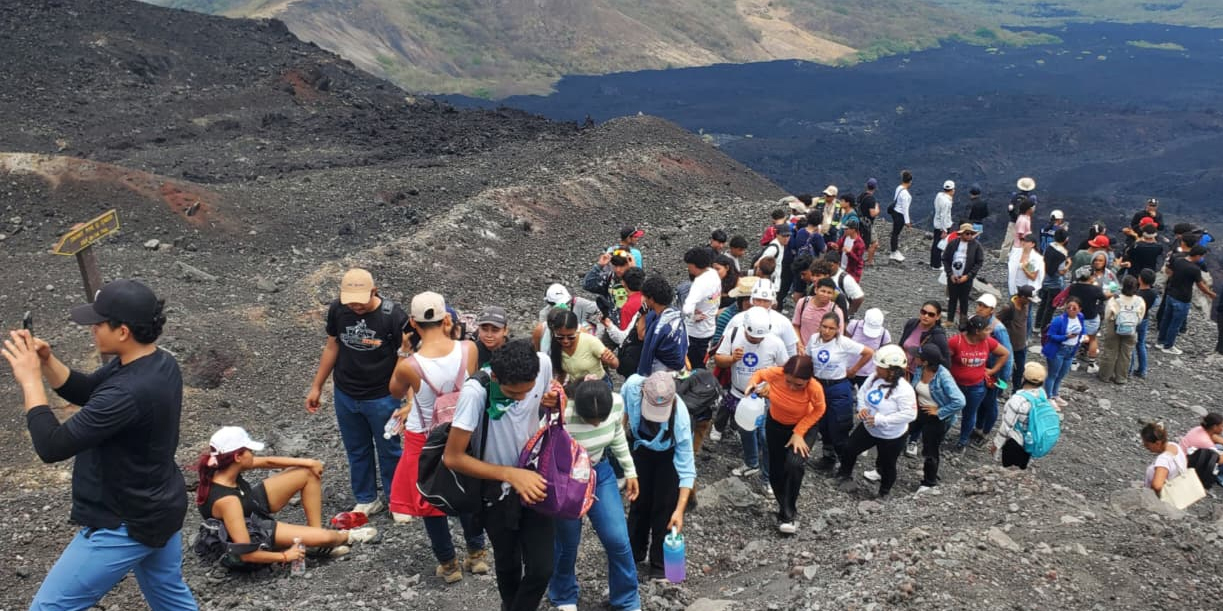 Foto: Jóvenes celebran la paz con senderismo en León/Cortesía