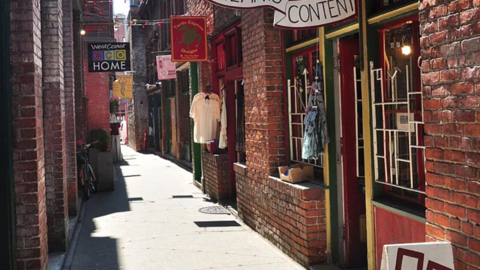 Foto: El misterioso callejón de 90 cm que sorprende en Canadá/Cortesía