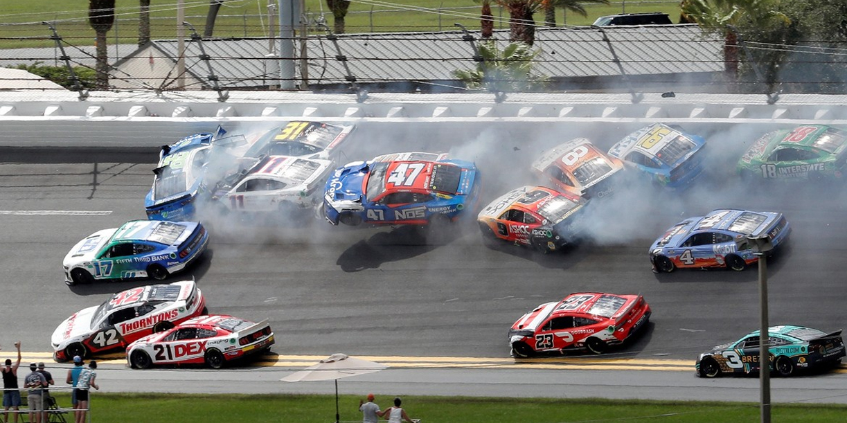 Foto: Choque múltiple sacude carrera de NASCAR /Cortesía